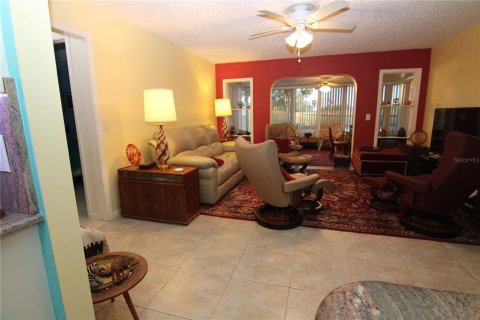 House in Sun City Center, Florida 2 bedrooms, 150.5 sq.m. № 2108186 - photo 6