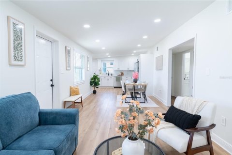 Casa en venta en Tampa, Florida, 4 dormitorios, 140.47 m2 № 2341537 - foto 3