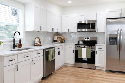Casa en venta en Tampa, Florida, 4 dormitorios, 140.47 m2 № 2341537 - foto 11
