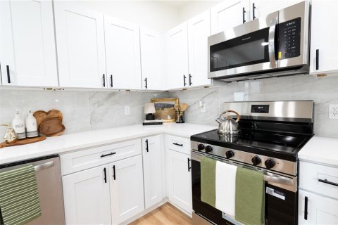 Casa en venta en Tampa, Florida, 4 dormitorios, 140.47 m2 № 2341537 - foto 12