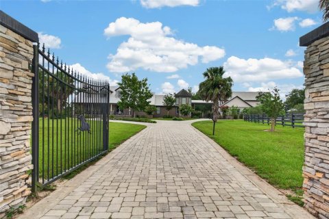 House in Umatilla, Florida 3 bedrooms, 451.88 sq.m. № 2266879