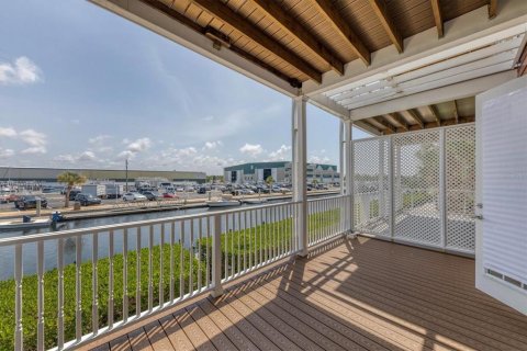 Townhouse in Placida, Florida 4 bedrooms, 222.97 sq.m. № 824387 - photo 13