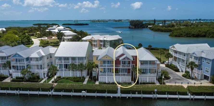 Townhouse in Placida, Florida 4 bedrooms, 222.97 sq.m. № 824387
