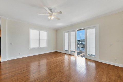 Townhouse in Placida, Florida 4 bedrooms, 222.97 sq.m. № 824387 - photo 5