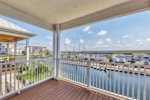 Townhouse in Placida, Florida 4 bedrooms, 222.97 sq.m. № 824387 - photo 15
