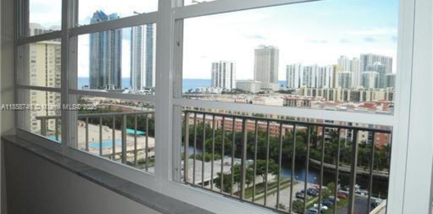 Condo à Sunny Isles Beach, Floride, 2 chambres № 1887554
