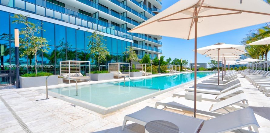 Condominio en Miami Beach, Florida, 2 dormitorios  № 1992517