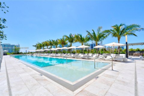 Condominio en venta en Miami Beach, Florida, 2 dormitorios, 74.51 m2 № 1992517 - foto 2