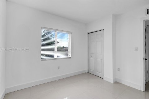 Villa ou maison à louer à Miami, Floride: 2 chambres, 280.19 m2 № 2024264 - photo 19