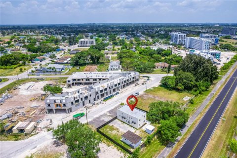 Villa ou maison à louer à Miami, Floride: 2 chambres, 280.19 m2 № 2024264 - photo 5