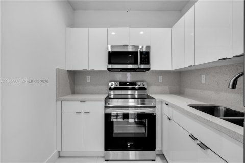 Villa ou maison à louer à Miami, Floride: 2 chambres, 280.19 m2 № 2024264 - photo 25