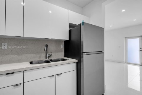 Villa ou maison à louer à Miami, Floride: 2 chambres, 280.19 m2 № 2024264 - photo 26