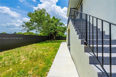 Villa ou maison à louer à Miami, Floride: 2 chambres, 280.19 m2 № 2024264 - photo 8