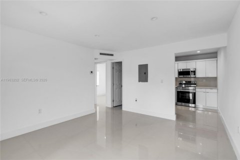 Villa ou maison à louer à Miami, Floride: 2 chambres, 280.19 m2 № 2024264 - photo 10