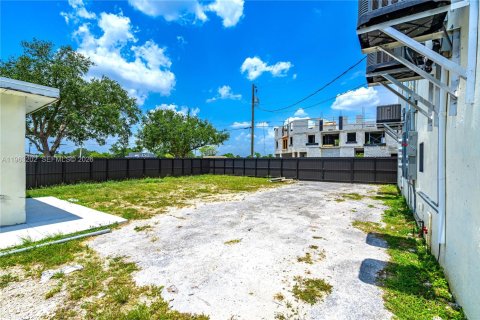 Villa ou maison à louer à Miami, Floride: 2 chambres, 280.19 m2 № 2024264 - photo 9