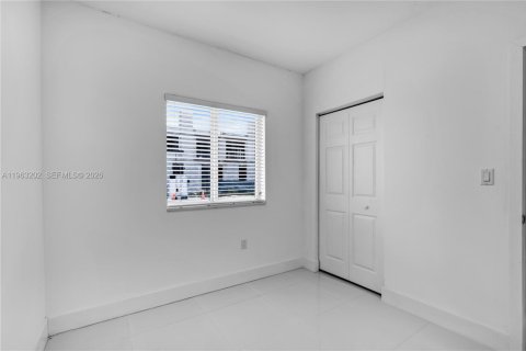 Villa ou maison à louer à Miami, Floride: 2 chambres, 280.19 m2 № 2024264 - photo 30