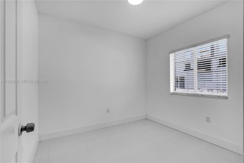 Villa ou maison à louer à Miami, Floride: 2 chambres, 280.19 m2 № 2024264 - photo 29