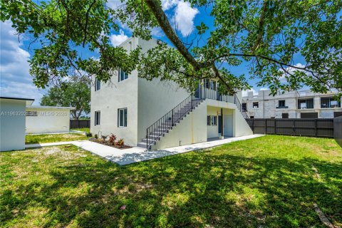 Villa ou maison à louer à Miami, Floride: 2 chambres, 280.19 m2 № 2024264 - photo 7