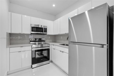 Villa ou maison à louer à Miami, Floride: 2 chambres, 280.19 m2 № 2024264 - photo 24