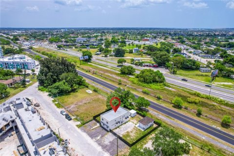 Villa ou maison à louer à Miami, Floride: 2 chambres, 280.19 m2 № 2024264 - photo 4