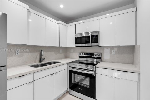 Villa ou maison à louer à Miami, Floride: 2 chambres, 280.19 m2 № 2024264 - photo 12