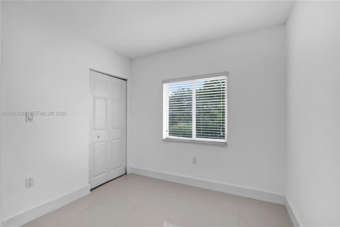 Villa ou maison à louer à Miami, Floride: 2 chambres, 280.19 m2 № 2024264 - photo 17