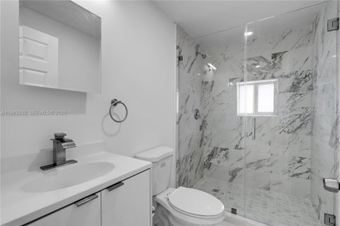 Villa ou maison à louer à Miami, Floride: 2 chambres, 280.19 m2 № 2024264 - photo 23