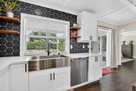 House in Boca Raton, Florida 3 bedrooms, 125.98 sq.m. № 2186534 - photo 15