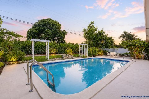 House in Boca Raton, Florida 3 bedrooms, 125.98 sq.m. № 2186534 - photo 2