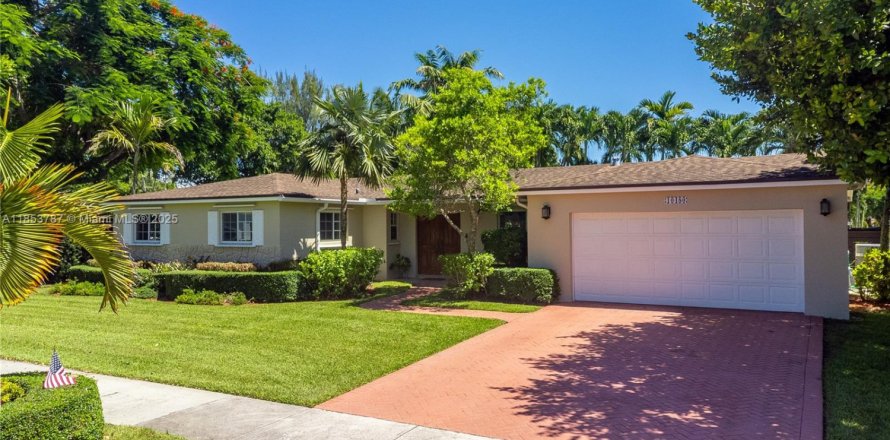 House in Miami, Florida 4 bedrooms, 177.16 sq.m. № 1872662