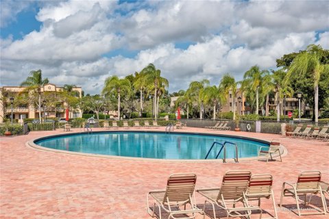 Купить кондоминиум в Тамарак, Флорида 2 спальни, 108.05м2, № 1998344 - фото 28