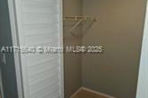 Condo in West Palm Beach, Florida, 2 bedrooms  № 1467301 - photo 14