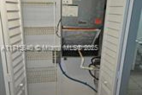 Condo in West Palm Beach, Florida, 2 bedrooms  № 1467301 - photo 8