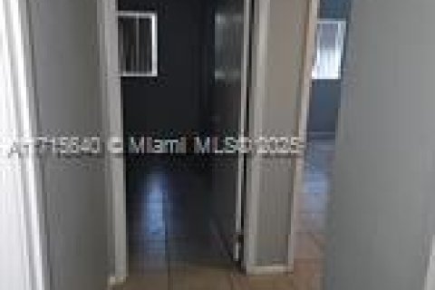 Condo in West Palm Beach, Florida, 2 bedrooms  № 1467301 - photo 11