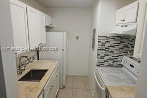 Condo in West Palm Beach, Florida, 2 bedrooms  № 1467301 - photo 3