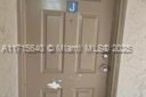 Condo in West Palm Beach, Florida, 2 bedrooms  № 1467301 - photo 17
