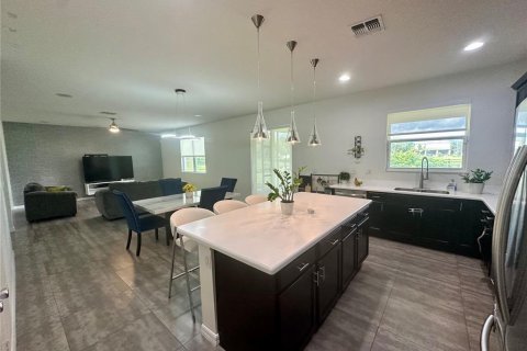 Casa en alquiler en Orlando, Florida, 4 dormitorios, 244.43 m2 № 1903433 - foto 9