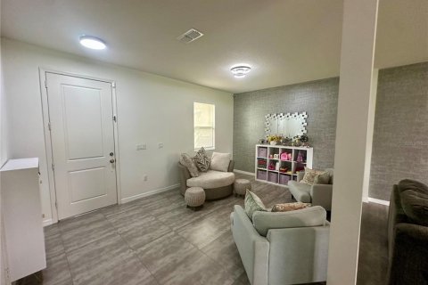 Casa en alquiler en Orlando, Florida, 4 dormitorios, 244.43 m2 № 1903433 - foto 3