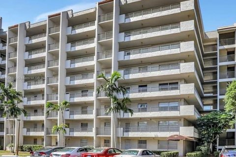 Condominio en venta en Lauderhill, Florida, 2 dormitorios, 117.06 m2 № 1955258 - foto 30