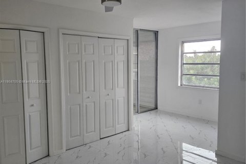 Condominio en venta en Lauderhill, Florida, 2 dormitorios, 117.06 m2 № 1955258 - foto 17