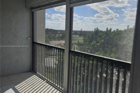 Condo in Lauderhill, Florida, 2 bedrooms  № 1955258 - photo 10