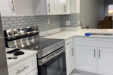 Condo in Lauderhill, Florida, 2 bedrooms  № 1955258 - photo 3