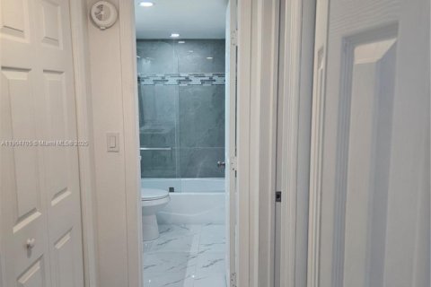 Condominio en venta en Lauderhill, Florida, 2 dormitorios, 117.06 m2 № 1955258 - foto 24