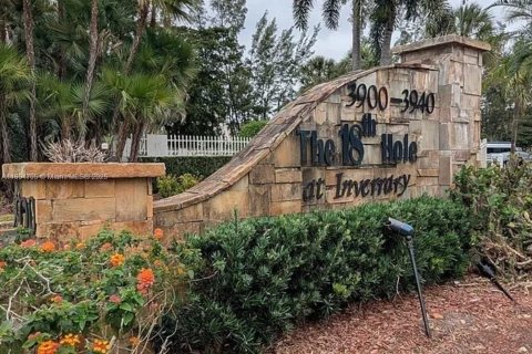 Condo in Lauderhill, Florida, 2 bedrooms  № 1955258 - photo 1