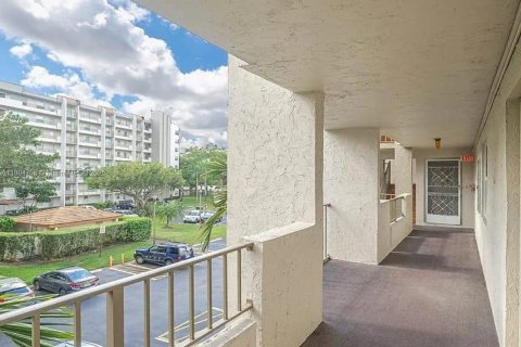 Condo in Lauderhill, Florida, 2 bedrooms  № 1955258 - photo 13