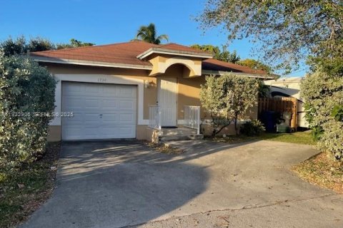 Villa ou maison à Hollywood, Floride 2 chambres, 109.25 m2 № 1976563