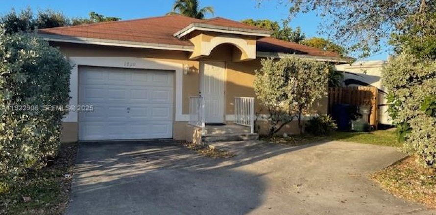 Villa ou maison à Hollywood, Floride 2 chambres, 109.25 m2 № 1976563