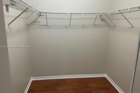 Villa ou maison à louer à Hollywood, Floride: 2 chambres, 109.25 m2 № 1976563 - photo 9