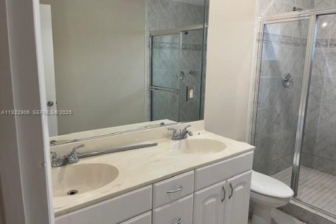 Villa ou maison à louer à Hollywood, Floride: 2 chambres, 109.25 m2 № 1976563 - photo 11