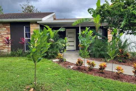 Casa en venta en Kissimmee, Florida, 5 dormitorios, 146.32 m2 № 1900370 - foto 6